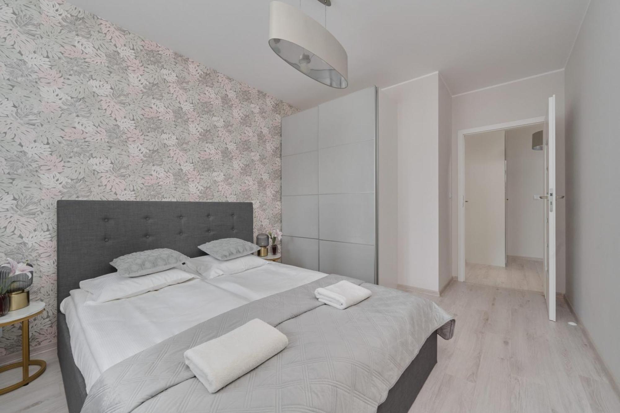 Luxurious Apartments With Balcony & Parking Gwiazdzista Wroclaw By Noclegi Renters Exterior foto